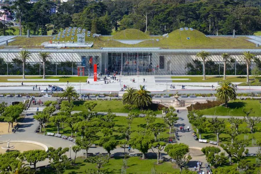 The outside of the California Academy of Sciences.