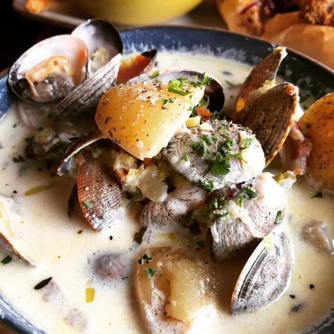 Hog Island clam chowder